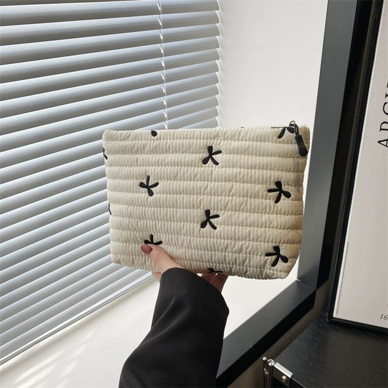 🔥Solid‑Color Puffy Quilted Clutch, Large‑Capacity Everyday Purse