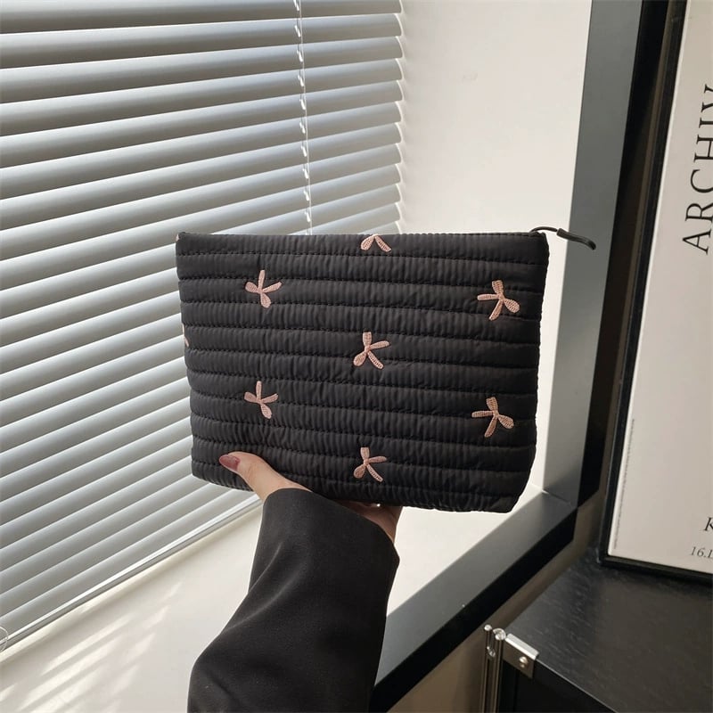 🔥Solid‑Color Puffy Quilted Clutch, Large‑Capacity Everyday Purse